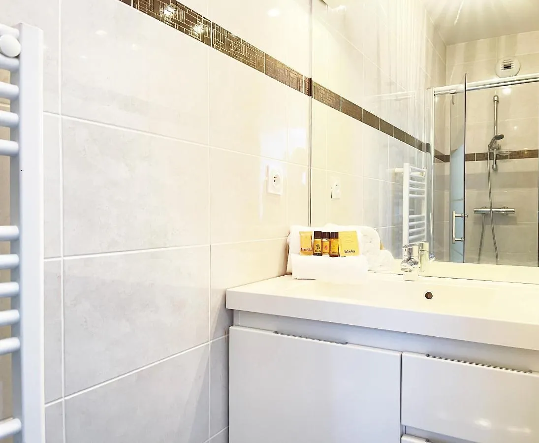 Tres Bel Appartement -Residence Avec Piscine Sur Le Toit Et Vue Panoramique Saint-Raphaël France