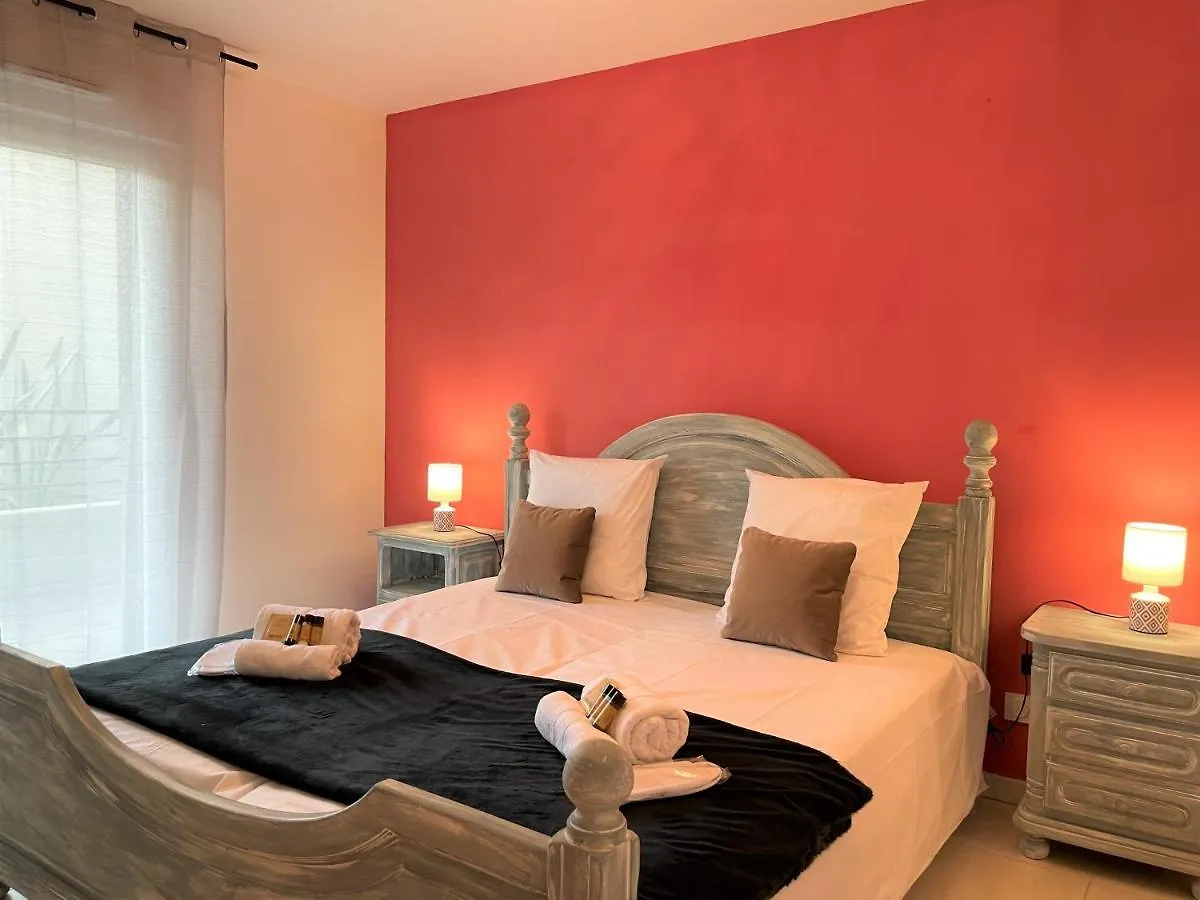 Tres Bel Appartement -Residence Avec Piscine Sur Le Toit Et Vue Panoramique Saint-Raphaël 0*,  France