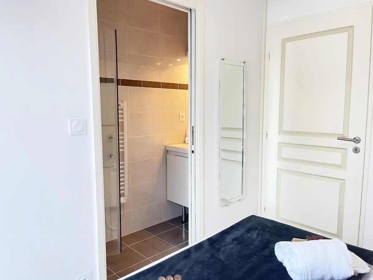 Tres Bel Appartement -Residence Avec Piscine Sur Le Toit Et Vue Panoramique Saint-Raphaël 0*,  France