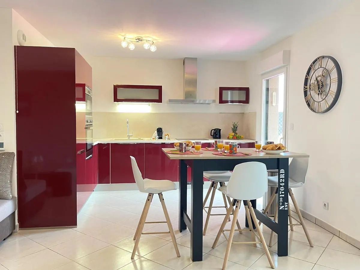 Tres Bel Appartement -Residence Avec Piscine Sur Le Toit Et Vue Panoramique Saint-Raphaël Francja